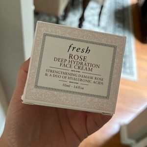 Fresh deep hydration face cream
